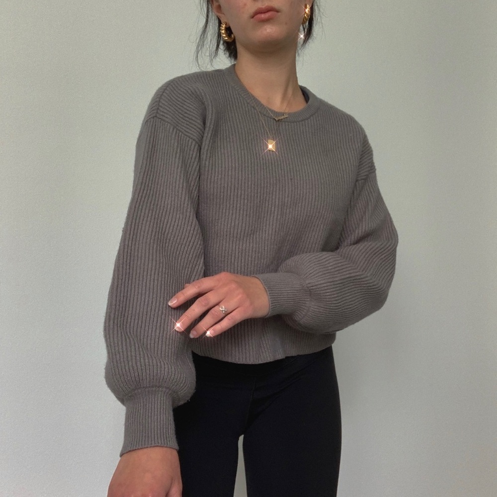 Cropped grey sweater